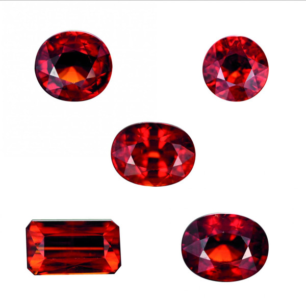 Red diamonds in different shapes BAUNAT - Red diamonds in different shapes from BAUNAT