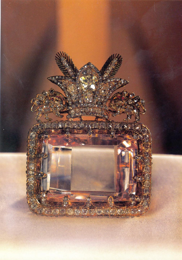 The Daria-I-Noor is the largest pink diamond in the world - BAUNAT