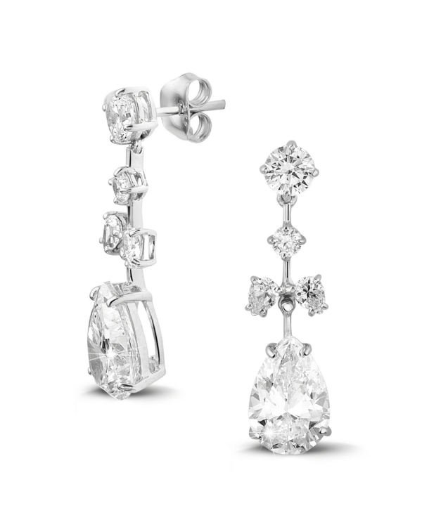 7.80 carat earrings in white gold with round and pear-shaped diamonds