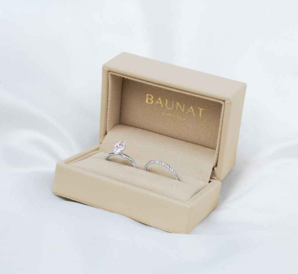 ringbox with weddingbands Baunat