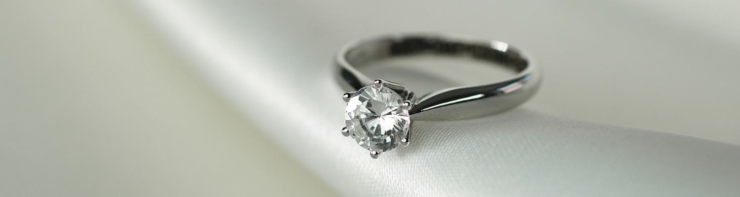 Waarom kiezen voor een diamanten solitaire voor uw verloving?