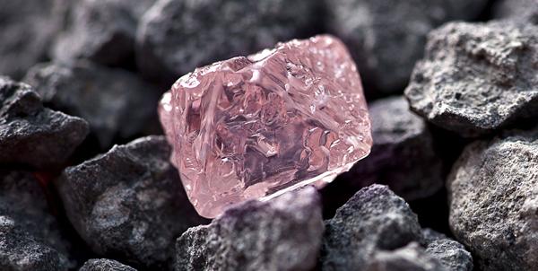 Diamante rosa de 12.76 quilates encontrado en Australia