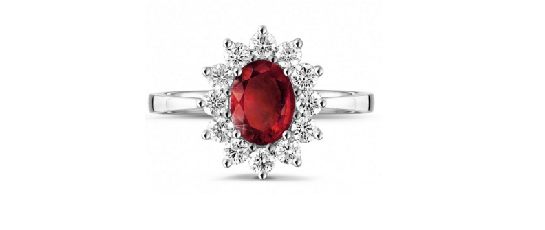 镶嵌红宝石的求婚戒指