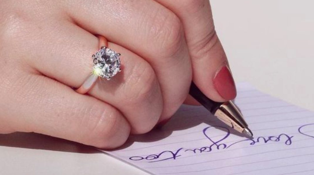 爲什麽應該在線購買結婚鑽戒