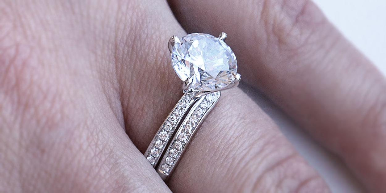Mística de diamantes y anillos de diamantes