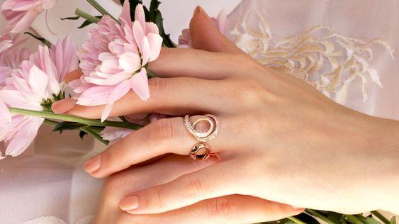 哪些珠寶和鑽石適合我的春季婚禮？