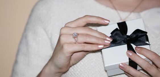 Why go through an online jewellery store?