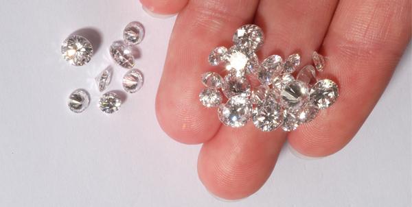 ファイヤー、輝き、シンチレーションがダイヤモンドの価格に影響を与えるか？
