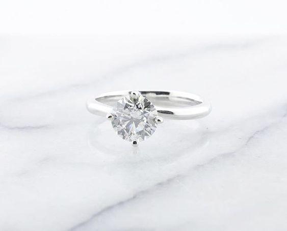 Why should I buy her engagement ring online? 
