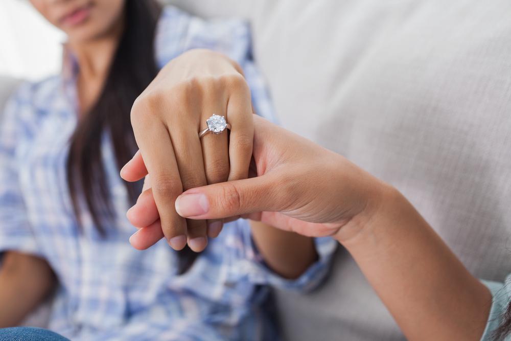 订婚戒指的费用将是多少?您如何避免为此支付太多(或太少)?