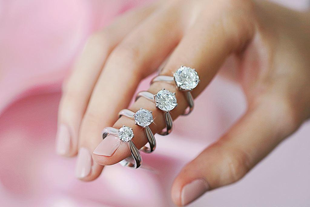 ¿Cuántos quilates debo elegir para su anillo de compromiso?