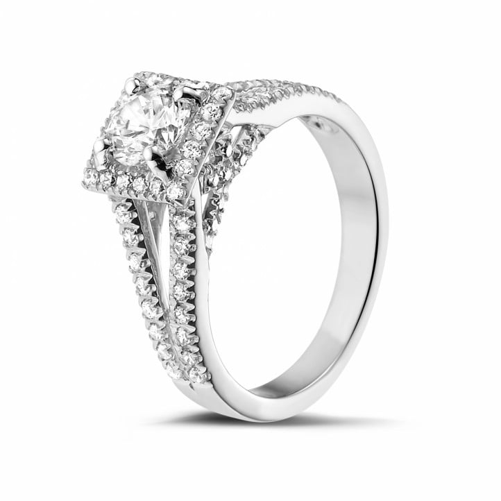 0.70 karaat diamanten solitaire ring in wit goud met zijdiamanten  