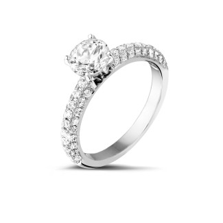 Ring met briljant - 1.00 karaat solitaire ring (half gezet) in platina met zijdiamanten