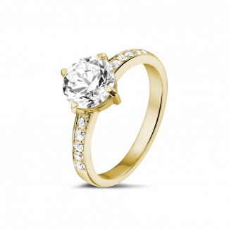 1.50 karaat diamanten solitaire ring in geel goud met zijdiamanten