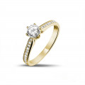 0.50 karaat diamanten solitaire ring in geel goud met zijdiamanten