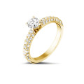 0.70 karaat solitaire ring (half gezet) in geel goud met zijdiamanten