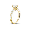 1.50 karaat solitaire ring (half gezet) in geel goud met zijdiamanten