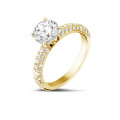 1.50 karaat solitaire ring (half gezet) in geel goud met zijdiamanten