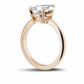 2.00 karaat solitaire ring in rood goud met peervormige diamant