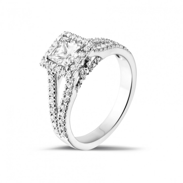 0.50 karaat solitaire ring in wit goud met princess diamant en zijdiamanten