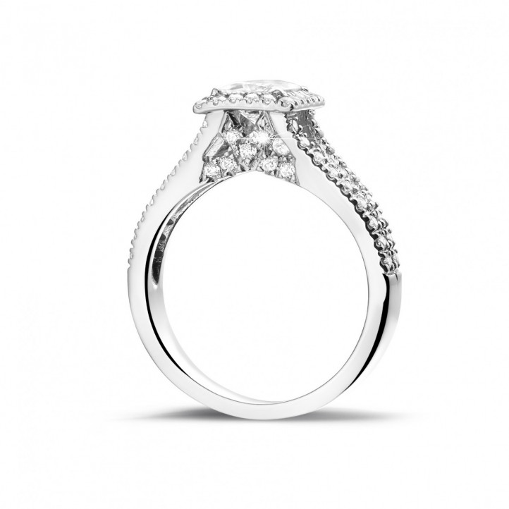 0.70 karaat solitaire ring in wit goud met princess diamant en zijdiamanten