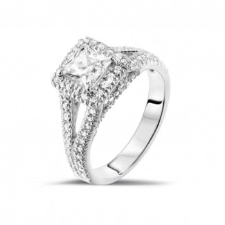 Verloving - 1.00 karaat solitaire ring in wit goud met princess diamant en zijdiamanten