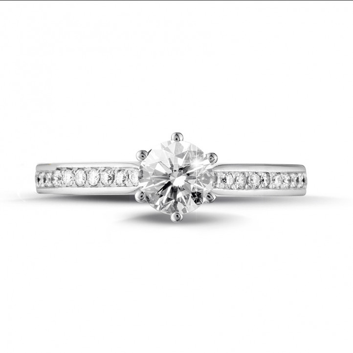 0.50 karaat diamanten solitaire ring in wit goud met zijdiamanten