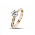 0.70 karaat diamanten solitaire ring in rood goud met zijdiamanten
