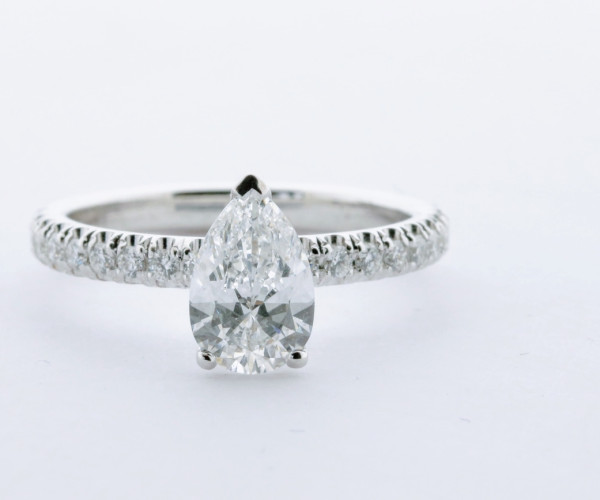Verlovingsring in witgoud met peer vormige diamant - BAUNAT