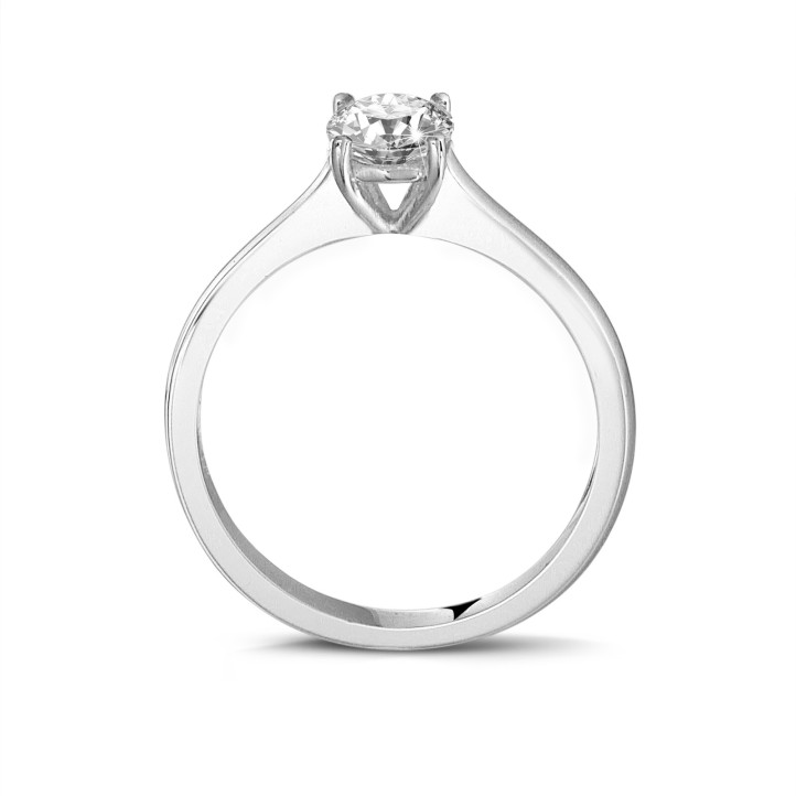 0.70 karaat solitaire ring in platina met ronde diamant en vier griffen