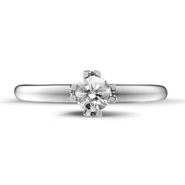1.00 karaat diamanten solitaire design ring in platina met acht griffen