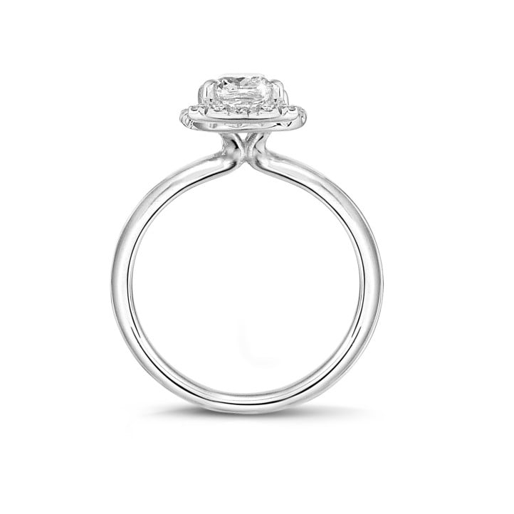1.00 karaat halo solitaire ring met een cushion diamant in wit goud met ronde diamanten