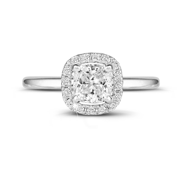 1.20 karaat halo solitaire ring met een cushion diamant in wit goud met ronde diamanten