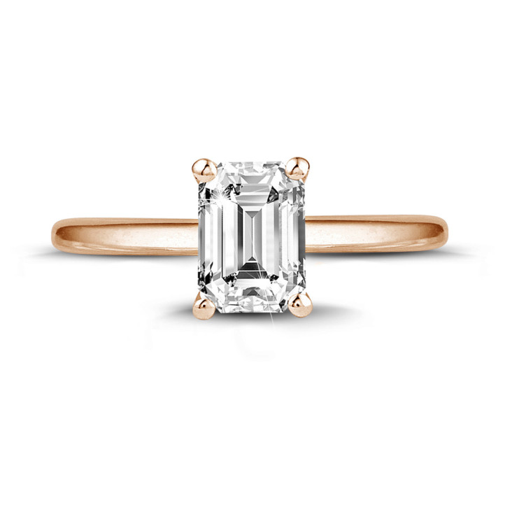 0.70 karaat solitaire ring met een emerald cut diamant in rood goud