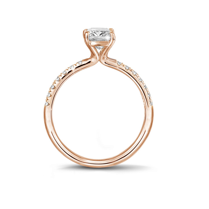 1.00 karaat solitaire ring met een emerald cut diamant in rood goud met zijdiamanten