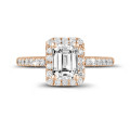 1.00 karaat Halo solitaire ring met een emerald cut diamant in rood goud met ronde diamanten
