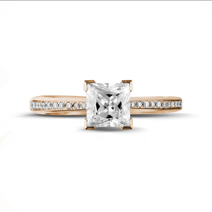 1.20karaat solitaire ring in rood goud met princess diamant en zijdiamanten