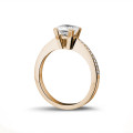 1.20karaat solitaire ring in rood goud met princess diamant en zijdiamanten