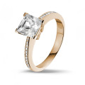 3.00 karaat solitaire ring in rood goud met princess diamant en zijdiamanten