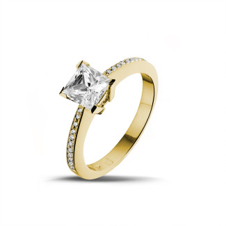 Bestseller juwelen in geel goud - 1.20 karaat solitaire ring in geel goud met princess diamant en zijdiamanten