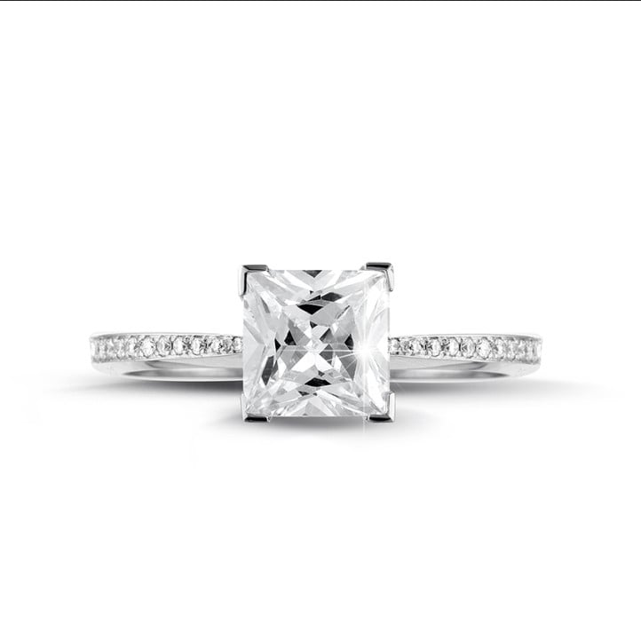 2.50 karaat solitaire ring in platina met princess diamant en zijdiamanten