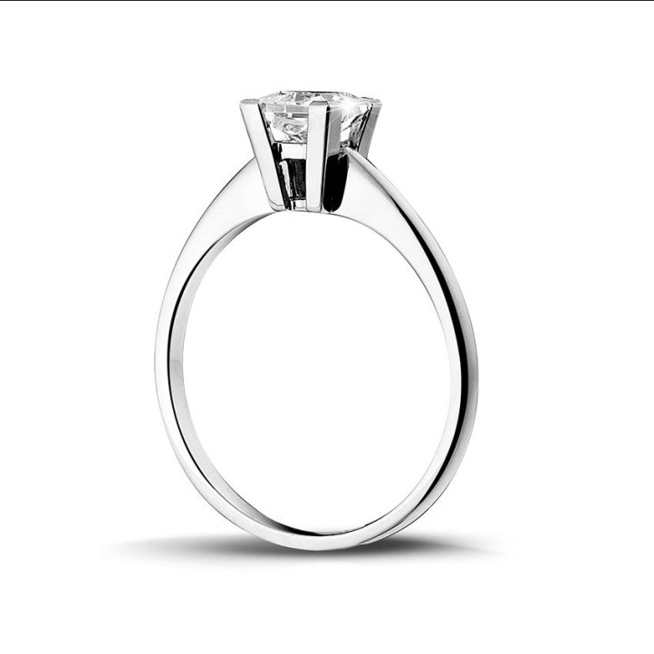 0.90 karaat solitaire ring in platina met princess diamant