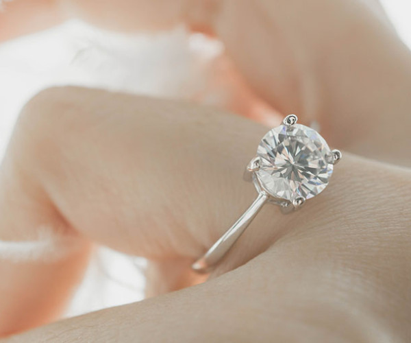 BAUNAT Iconic 1.00 karaat solitaire ring in wit goud met ronde diamant
