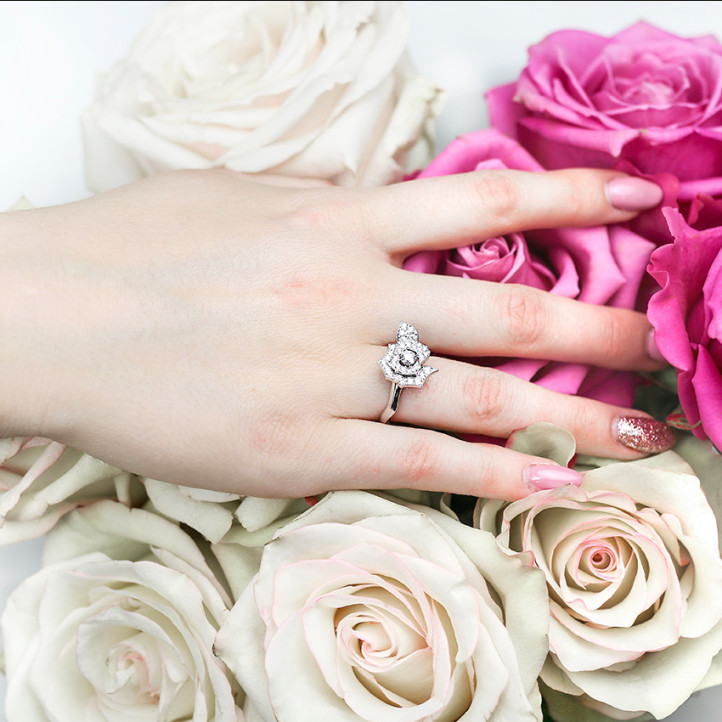 0.45 karaat diamanten bloem design ring in wit goud