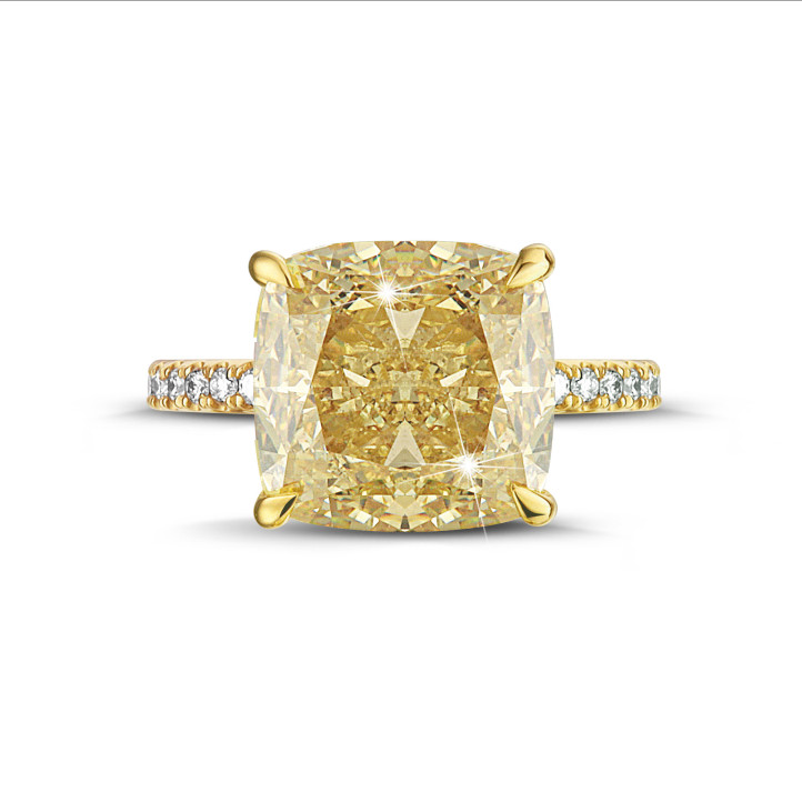 7.07ct solitaire ring in geel goud met 'fancy intense yellow' cushion diamant en zijstenen 