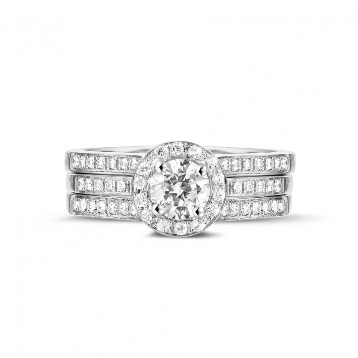 0.50 karaat diamanten solitaire ring in wit goud met zijdiamanten