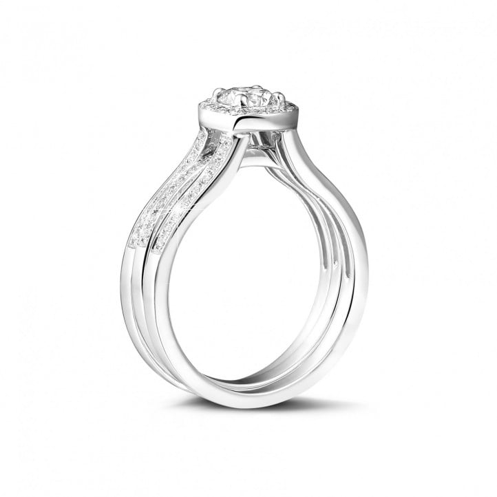0.70 karaat diamanten solitaire ring in platina met zijdiamanten