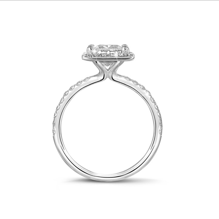 1.20 karaat halo solitaire ring met een princess diamant in wit goud met ronde diamanten
