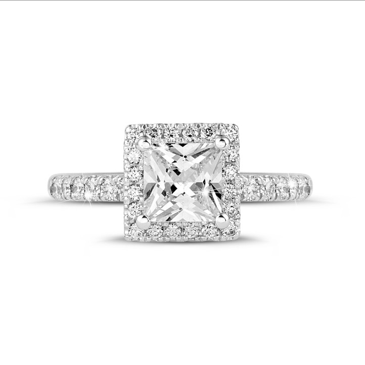 1.50 karaat halo solitaire ring met een princess diamant in wit goud met ronde diamanten