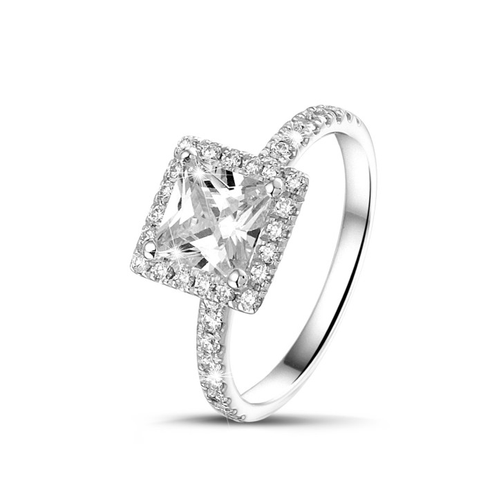2.00 karaat halo solitaire ring met een princess diamant in wit goud met ronde diamanten